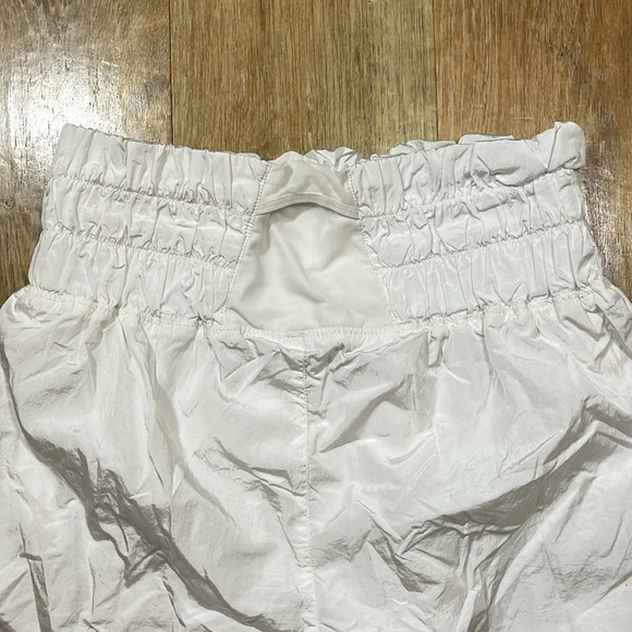 FP Movement Women's The Way Home Shorts White EUC Size Large L Free People Lined - Picture 9 of 17